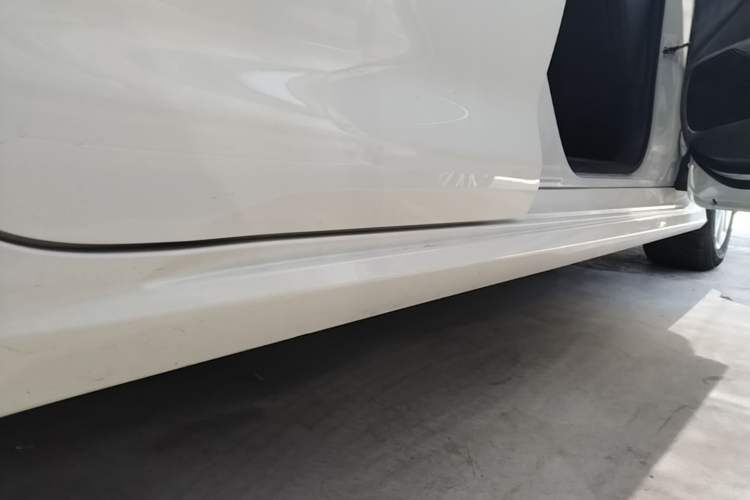 Used Toyota Corolla 2023 1.8L Smart Electric Hybrid Dual-Motor Elite Edition Right Side Sill