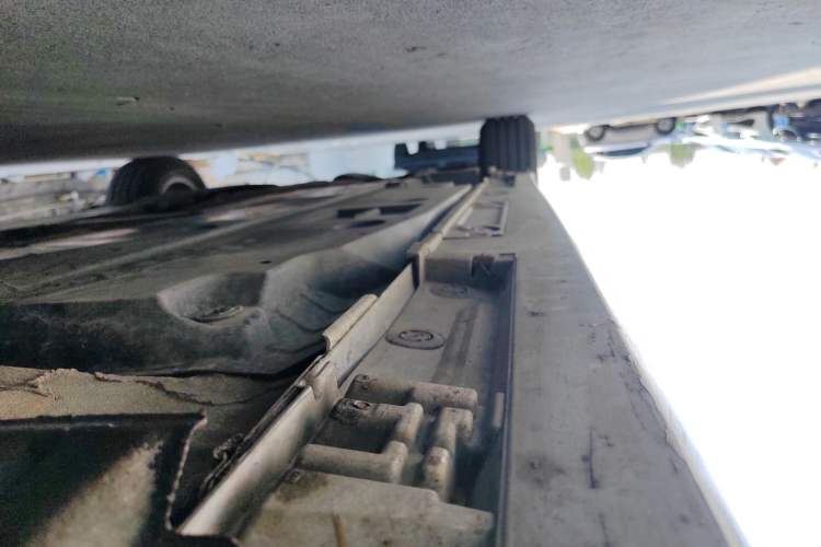 Used Toyota Corolla 2023 1.8L Smart Electric Hybrid Dual-Motor Pioneer Edition Right Side Sill