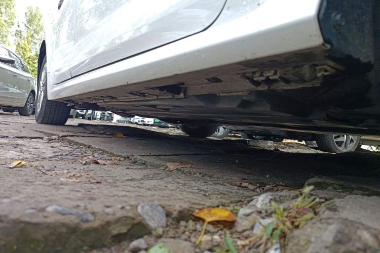 Used Toyota Corolla 2023 1.8L Smart Electric Hybrid Dual-Motor Pioneer Edition Right Side Sill