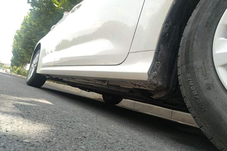 Used Toyota Corolla 2023 1.8L Smart Electric Hybrid Dual-Motor Pioneer Edition Right Side Sill
