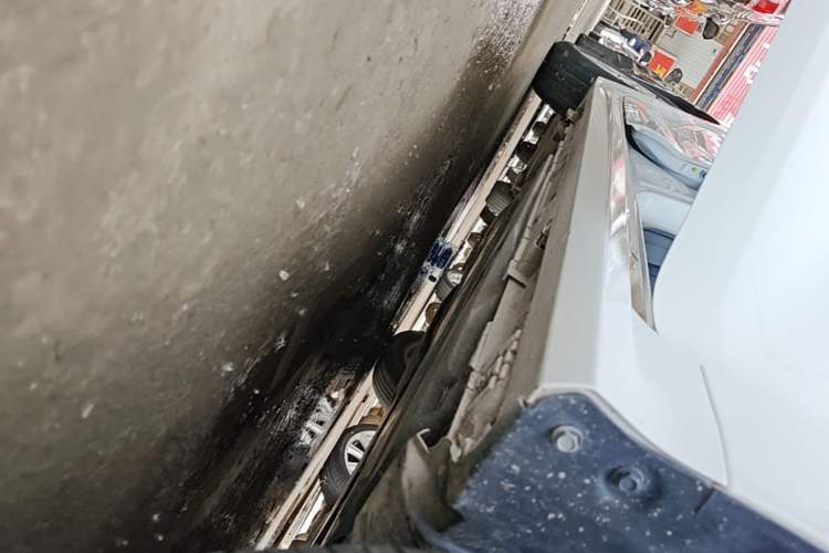 Used Toyota Corolla 2023 1.8L Smart Electric Hybrid Dual-Motor Pioneer Edition Right Side Sill