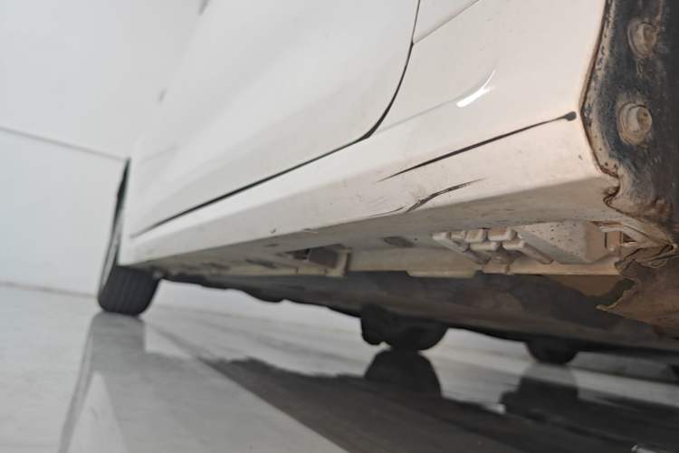 Used Toyota Corolla 2023 1.8L Smart Electric Hybrid Dual-Motor Pioneer Edition Right Side Sill