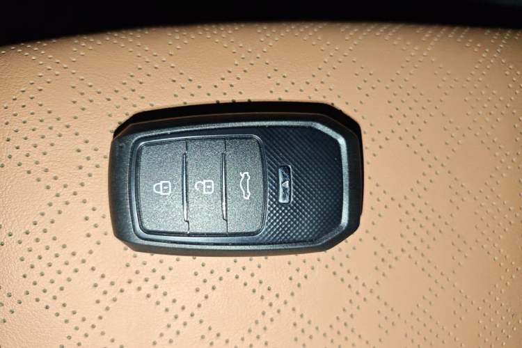 Used Toyota Corolla 2023 1.8L Smart Electric Hybrid Dual-Motor Flagship Edition Vehicle Key