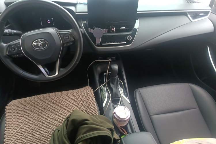 Used Toyota Corolla 2024 1.8L Smart Electric Hybrid Dual-Engine Elite Edition Center Console
