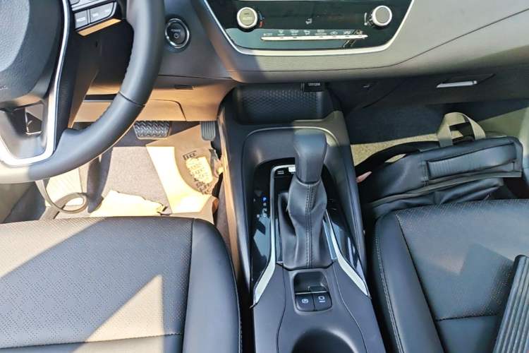 Used Toyota Corolla 2024 1.8L Smart Electric Hybrid Dual-Engine Elite Edition Gear Lever