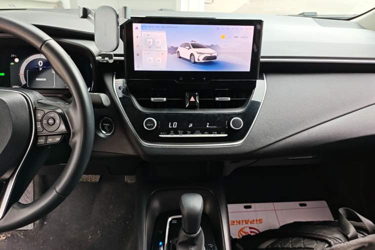 Used Toyota Corolla 2024 1.8L Smart Electric Hybrid Dual-Engine Elite Edition Audio And AC Panel