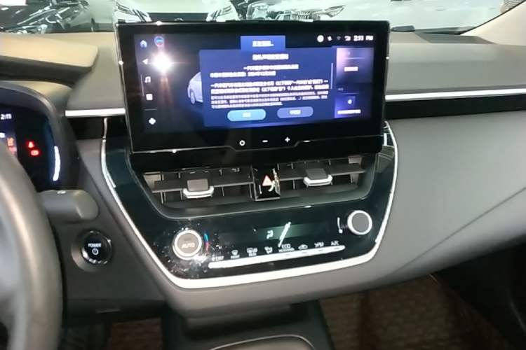 Used Toyota Corolla 2024 1.8L Smart Electric Hybrid Dual-Engine Elite Edition Audio And AC Panel