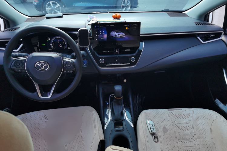 Used Toyota Corolla 2024 1.8L Smart Electric Hybrid Dual-Engine Elite Edition Center Console