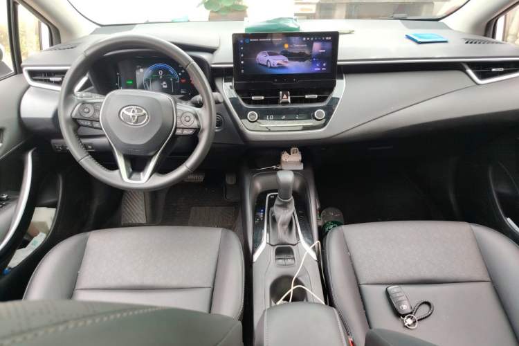 Used Toyota Corolla 2024 1.8L Smart Electric Hybrid Dual-Engine Elite Edition Center Console