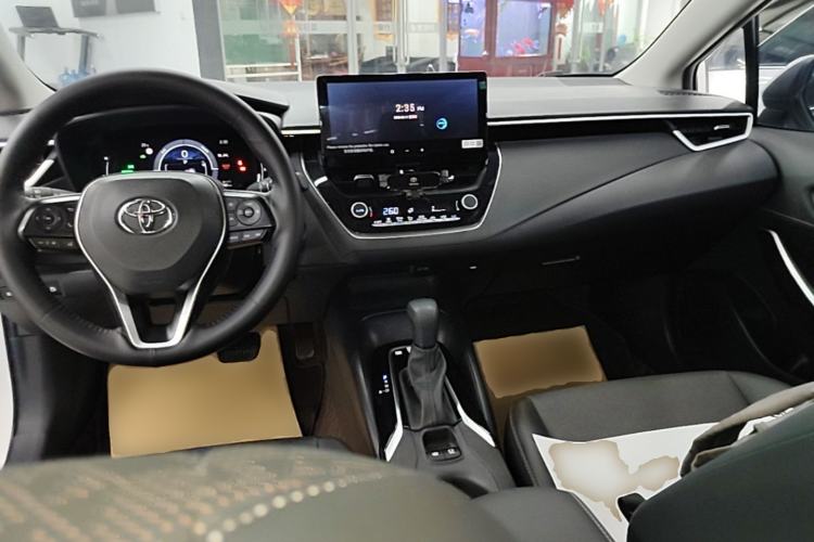 Used Toyota Corolla 2024 1.8L Smart Electric Hybrid Dual-Engine Elite Edition Center Console