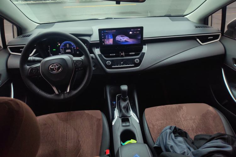 Used Toyota Corolla 2024 1.8L Smart Electric Hybrid Dual-Engine Elite Edition Center Console