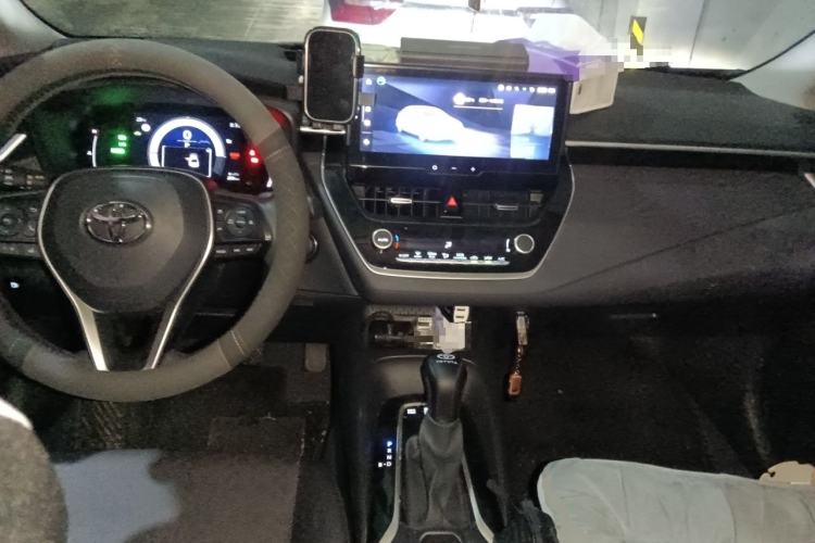 Used Toyota Corolla 2024 1.8L Smart Electric Hybrid Dual-Engine Elite Edition Center Console