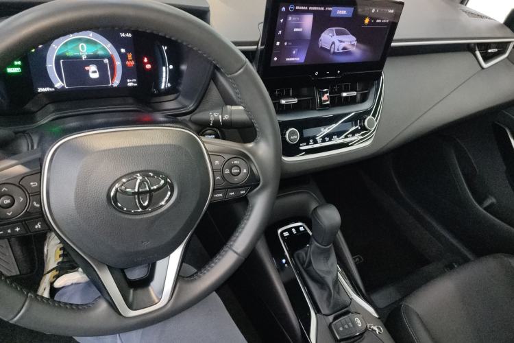 Used Toyota Corolla 2024 1.8L Smart Electric Hybrid Dual-Engine Elite Edition Center Console