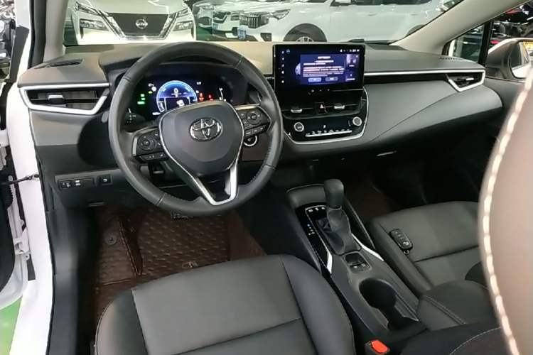 Used Toyota Corolla 2024 1.8L Smart Electric Hybrid Dual-Engine Elite Edition Center Console