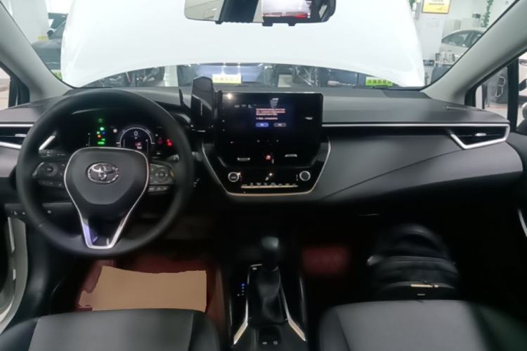Used Toyota Corolla 2024 1.8L Smart Electric Hybrid Dual-Engine Elite Edition Center Console