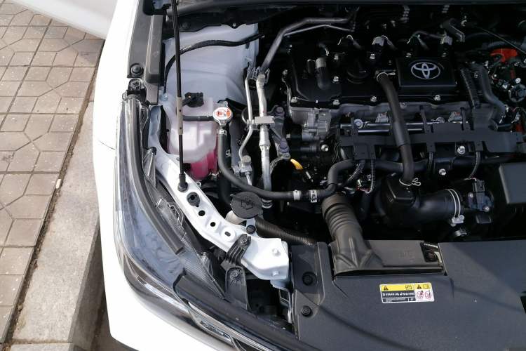 Used Toyota Corolla 2024 1.8L Smart Electric Hybrid Dual-Engine Elite Edition Engine Bay Right
