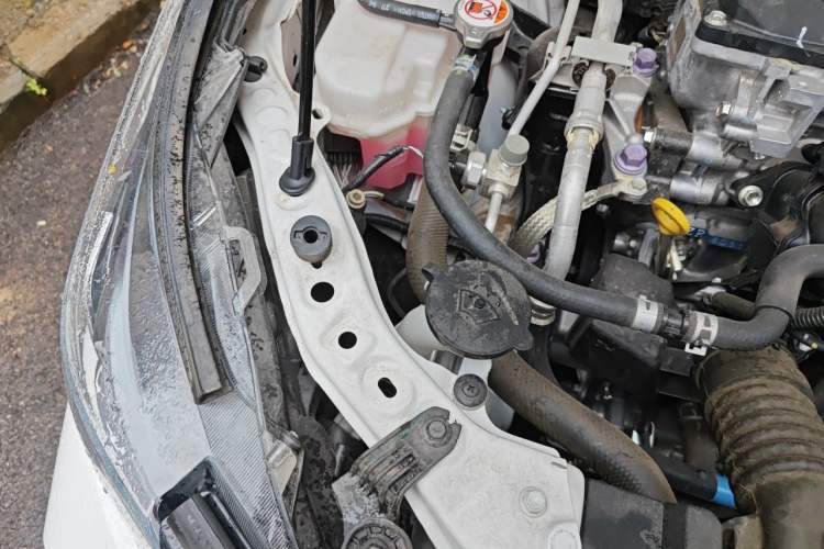 Used Toyota Corolla 2024 1.8L Smart Electric Hybrid Dual-Engine Elite Edition Engine Bay Right