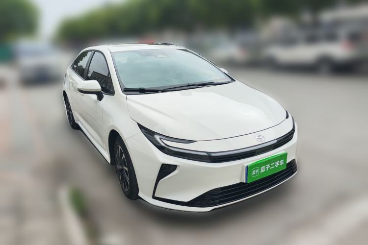 Used Toyota Corolla 2024 1.8L Smart Electric Hybrid Dual-Engine Elite Edition Front Right 45 Deg