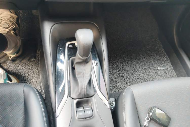 Used Toyota Corolla 2024 1.8L Smart Electric Hybrid Dual-Engine Elite Edition Gear Lever