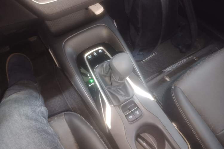 Used Toyota Corolla 2024 1.8L Smart Electric Hybrid Dual-Engine Elite Edition Gear Lever