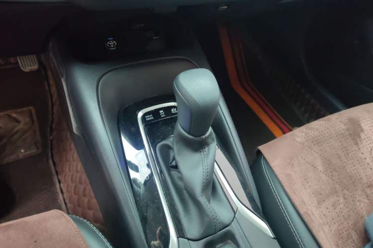 Used Toyota Corolla 2024 1.8L Smart Electric Hybrid Dual-Engine Elite Edition Gear Lever
