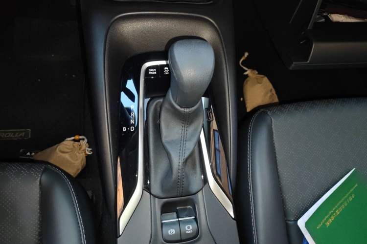 Used Toyota Corolla 2024 1.8L Smart Electric Hybrid Dual-Engine Elite Edition Gear Lever