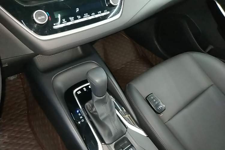 Used Toyota Corolla 2024 1.8L Smart Electric Hybrid Dual-Engine Elite Edition Gear Lever