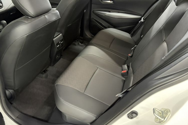 Used Toyota Corolla 2024 1.8L Smart Electric Hybrid Dual-Engine Elite Edition Interior 2