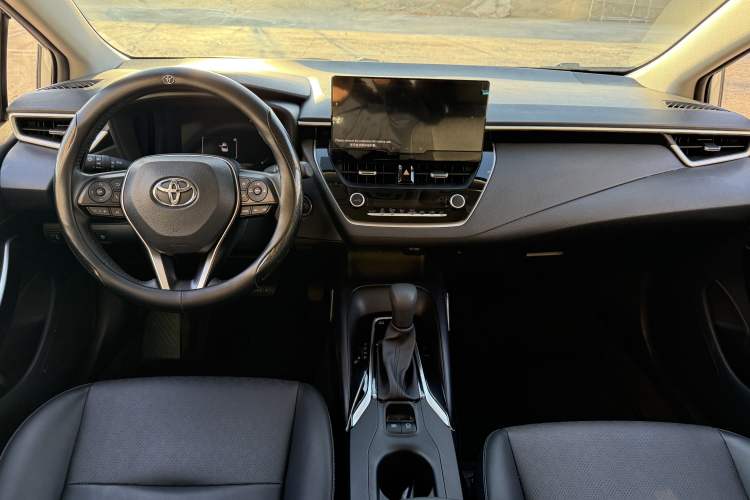 Used Toyota Corolla 2024 1.8L Smart Electric Hybrid Dual-Engine Elite Edition Interior 2