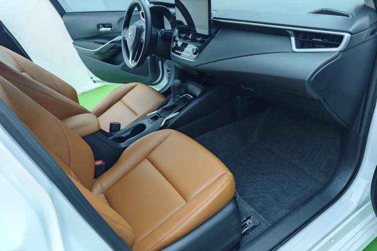 Used Toyota Corolla 2024 1.8L Smart Electric Hybrid Dual-Engine Pioneer Edition Interior 6