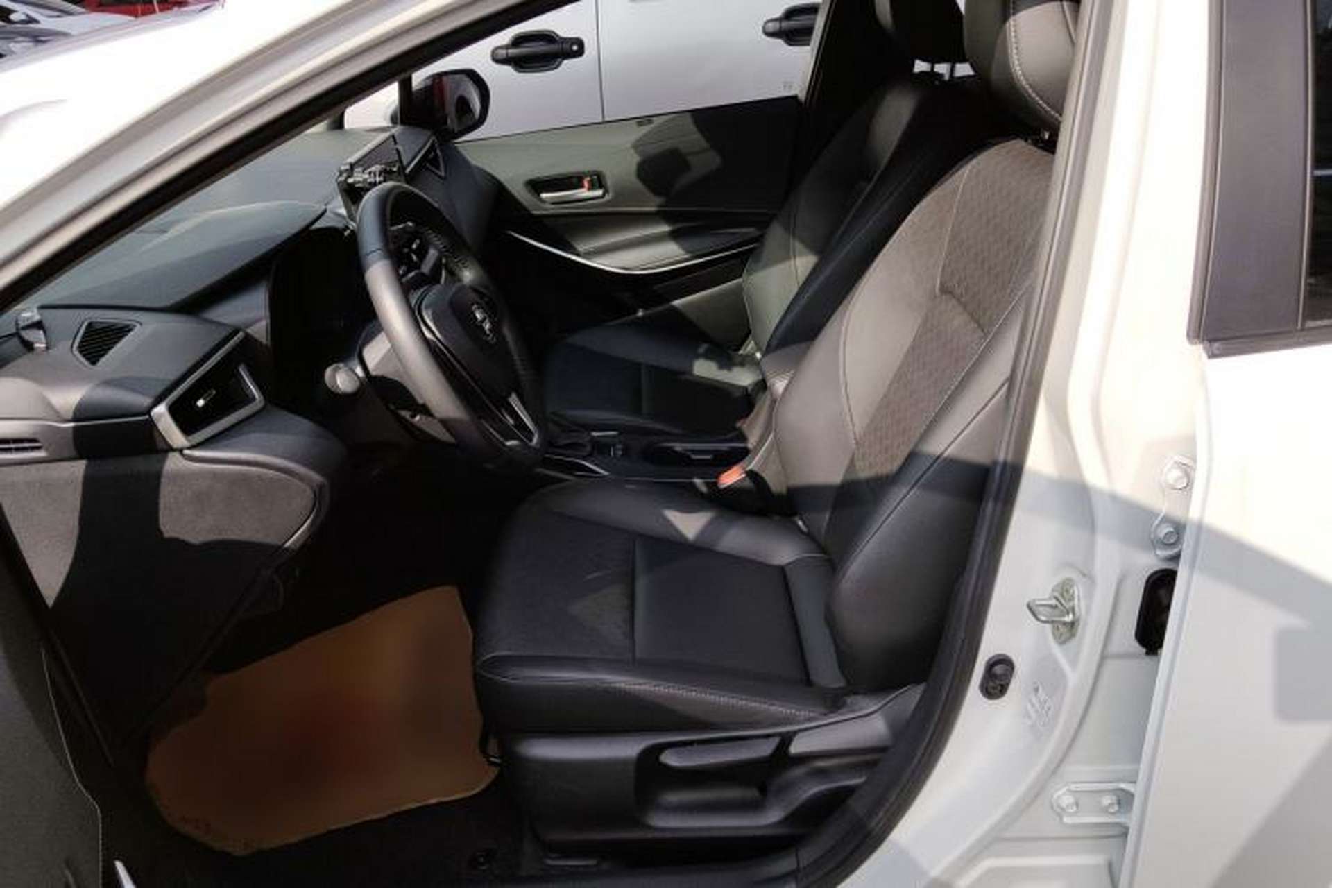 Used Toyota Corolla 2024 1.8L Smart Electric Hybrid Dual-Engine Elite Edition Left Front Seat