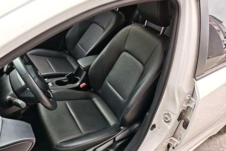 Used Toyota Corolla 2024 1.8L Smart Electric Hybrid Dual-Engine Elite Edition Left Front Seat