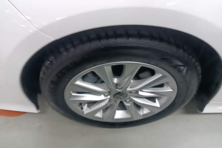 Used Toyota Corolla 2024 1.8L Smart Electric Hybrid Dual-Engine Elite Edition Left Front Wheel Hub
