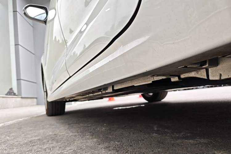 Used Toyota Corolla 2024 1.8L Smart Electric Hybrid Dual-Engine Elite Edition Left Side Sill