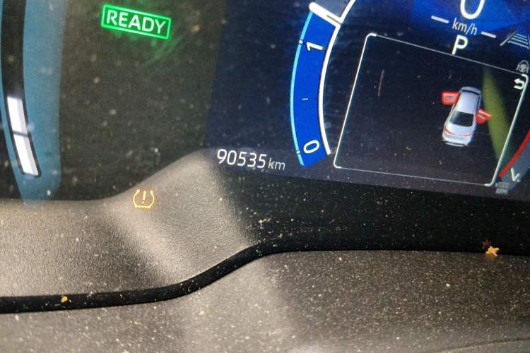 Used Toyota Corolla 2024 1.8L Smart Electric Hybrid Dual-Engine Pioneer Edition Odometer Close Up