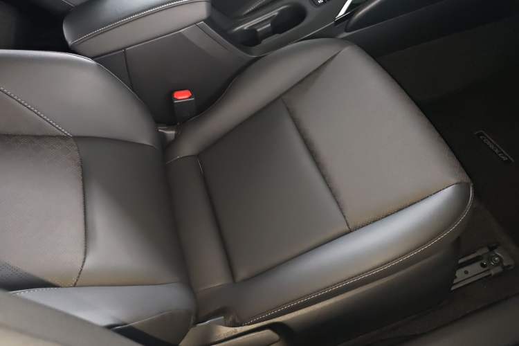 Used Toyota Corolla 2024 1.8L Smart Electric Hybrid Dual-Engine Elite Edition Right Front Seat
