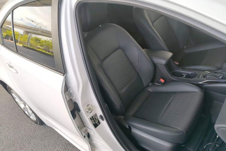 Used Toyota Corolla 2024 1.8L Smart Electric Hybrid Dual-Engine Elite Edition Right Front Seat