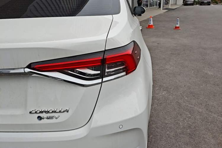 Used Toyota Corolla 2024 1.8L Smart Electric Hybrid Dual-Engine Elite Edition Right Rear Taillight