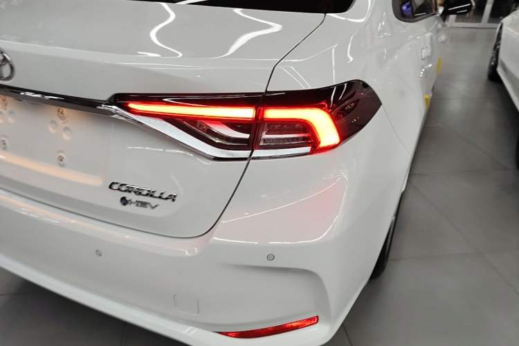 Used Toyota Corolla 2024 1.8L Smart Electric Hybrid Dual-Engine Elite Edition Right Rear Taillight