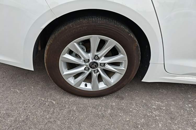 Used Toyota Corolla 2024 1.8L Smart Electric Hybrid Dual-Engine Elite Edition Right Rear Wheel Hub