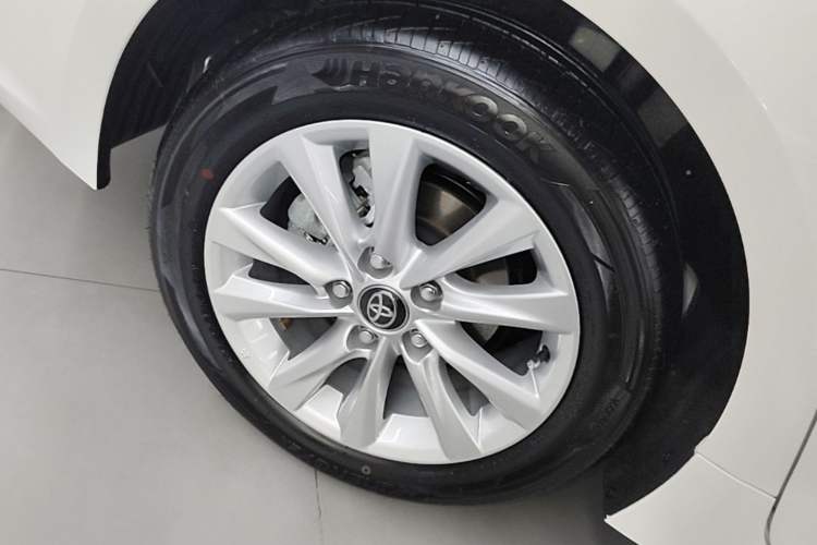 Used Toyota Corolla 2024 1.8L Smart Electric Hybrid Dual-Engine Elite Edition Right Rear Wheel Hub