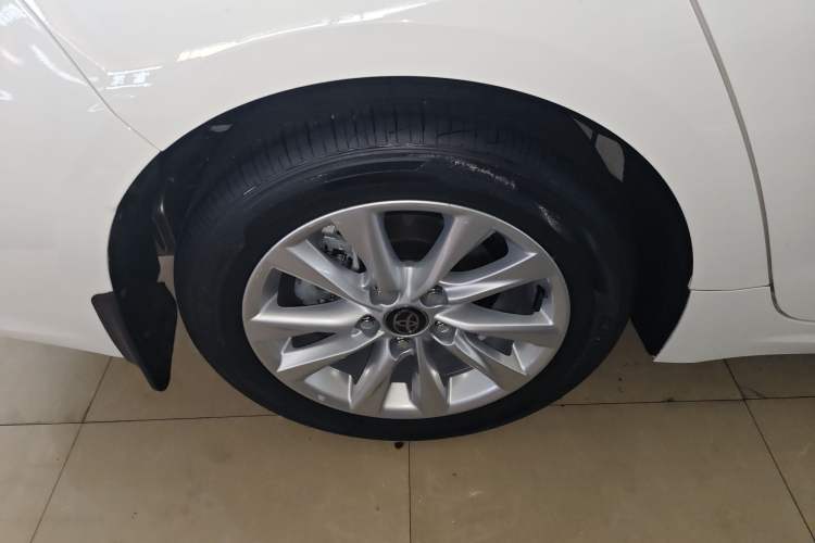 Used Toyota Corolla 2024 1.8L Smart Electric Hybrid Dual-Engine Elite Edition Right Rear Wheel Hub