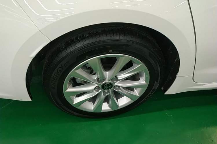 Used Toyota Corolla 2024 1.8L Smart Electric Hybrid Dual-Engine Elite Edition Right Rear Wheel Hub