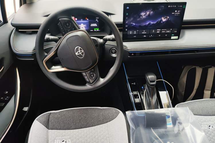 Used Toyota Corolla 2024 1.8L Smart Electric Hybrid Dual-Engine Elite Edition Steering Wheel