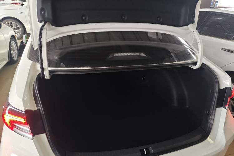 Used Toyota Corolla 2024 1.8L Smart Electric Hybrid Dual-Engine Elite Edition Trunk