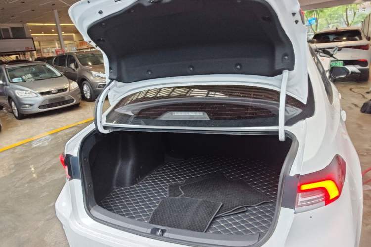 Used Toyota Corolla 2024 1.8L Smart Electric Hybrid Dual-Engine Elite Edition Trunk