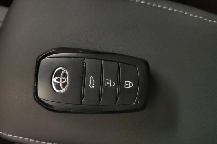 Used Toyota Corolla 2024 1.8L Smart Electric Hybrid Dual-Engine Elite Edition Vehicle Key