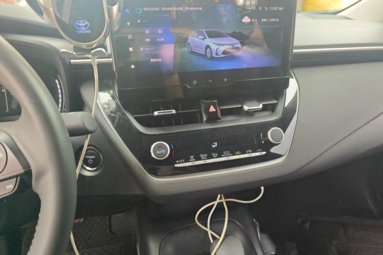 Used Toyota Corolla 2025 Model 1.8L Smart Electric Hybrid Dual-Engine Pioneer Edition Audio And AC Panel