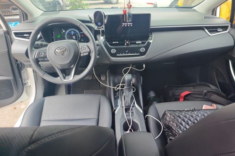 Used Toyota Corolla 2025 Model 1.8L Smart Electric Hybrid Dual-Engine Pioneer Edition Center Console