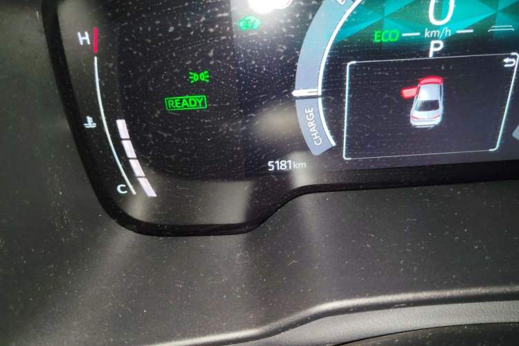 Used Toyota Corolla 2026 Model 1.8L Dual-Engine Pioneer Edition Odometer Close Up